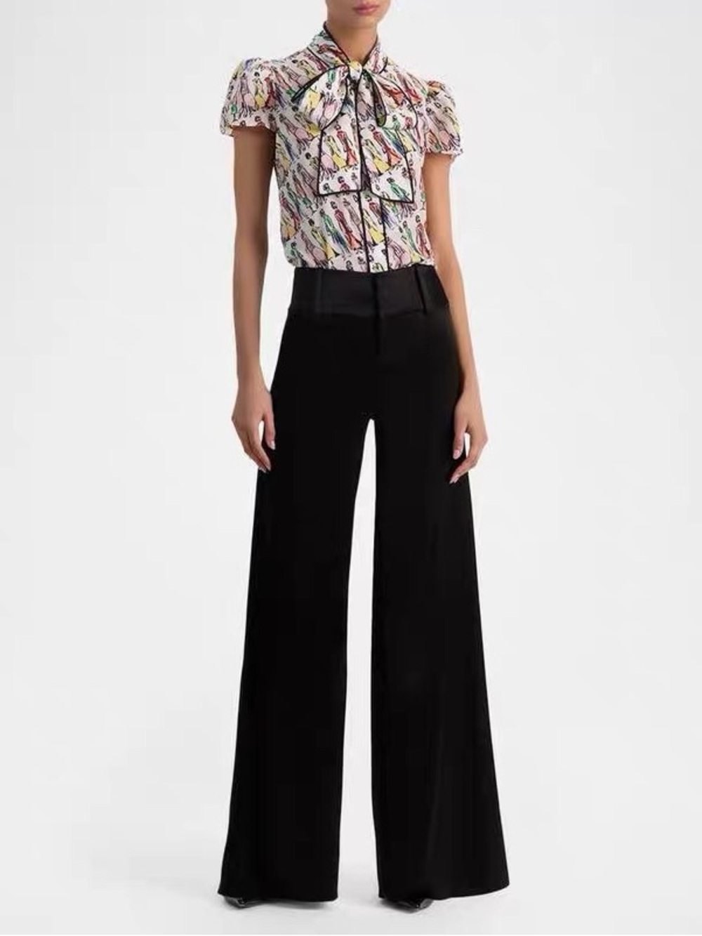 NWT Alice + Olivia Jenie Stace Face Print Silk Button-Up Shirt - Picture 2 of 7